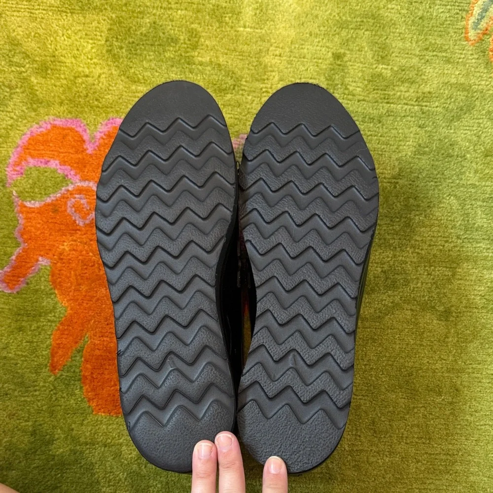 Black Patent Leather Loafers with Fringe Detail - Picture 3 of 4